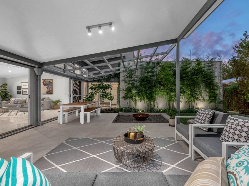 17 Margaret Crescent, Wakerley QLD 4154