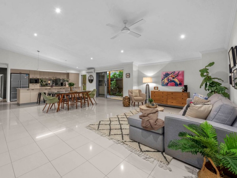 17 Margaret Crescent, Wakerley QLD 4154