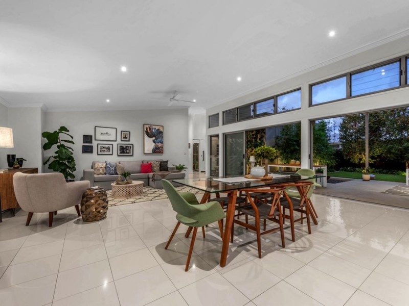 17 Margaret Crescent, Wakerley QLD 4154