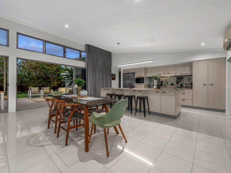 17 Margaret Crescent, Wakerley QLD 4154