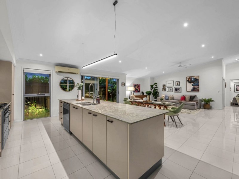 17 Margaret Crescent, Wakerley QLD 4154