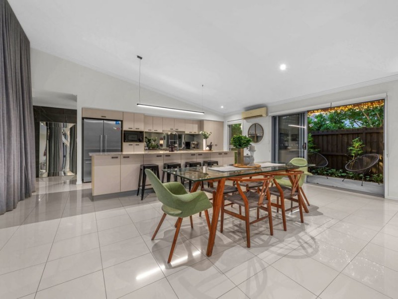 17 Margaret Crescent, Wakerley QLD 4154