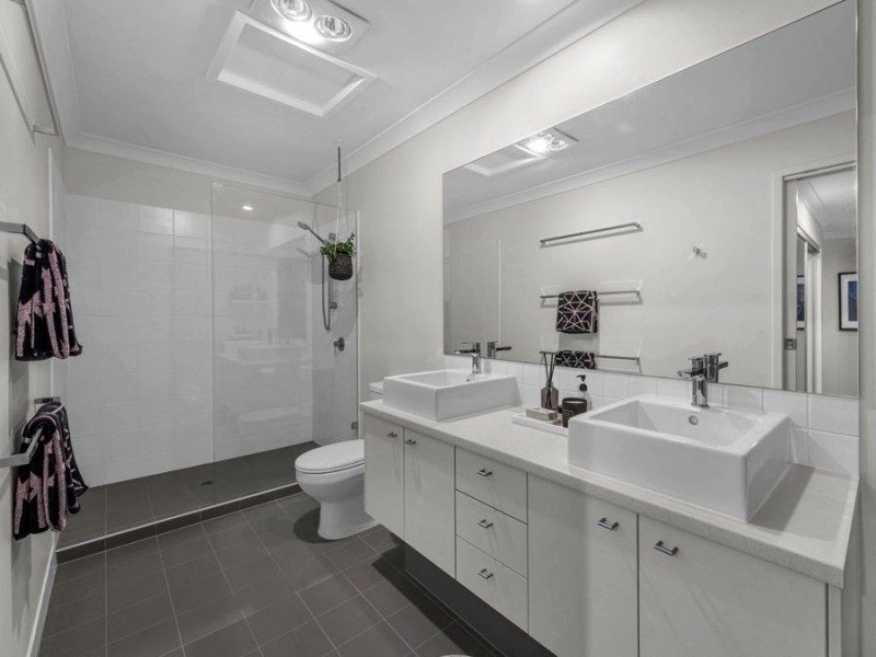 17 Margaret Crescent, Wakerley QLD 4154