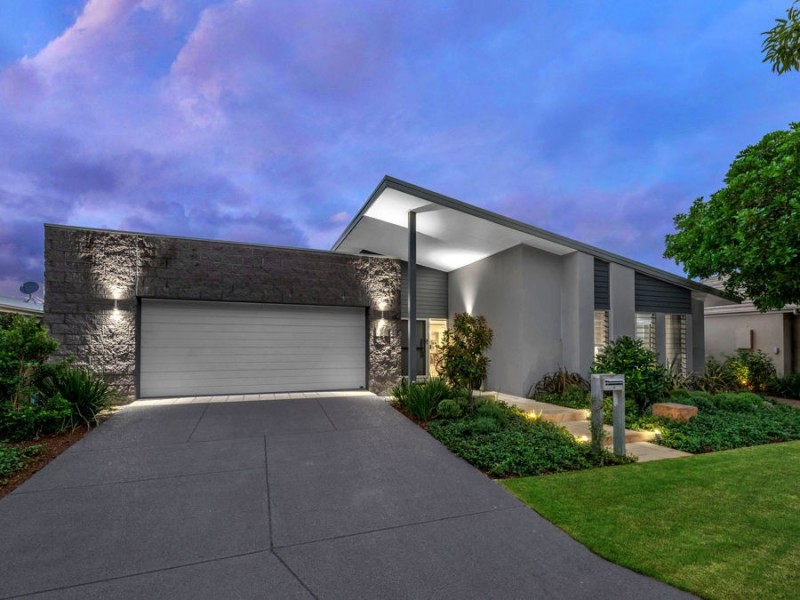 17 Margaret Crescent, Wakerley QLD 4154