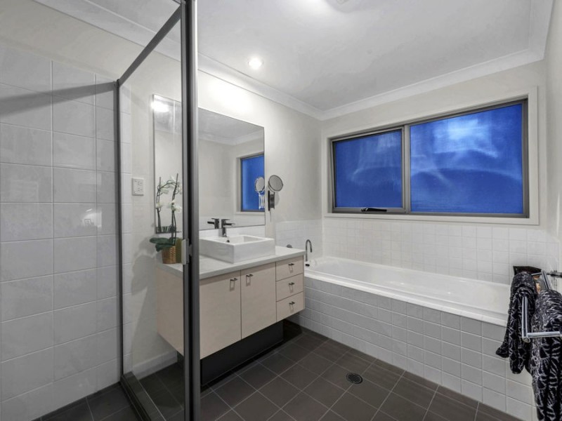 17 Margaret Crescent, Wakerley QLD 4154