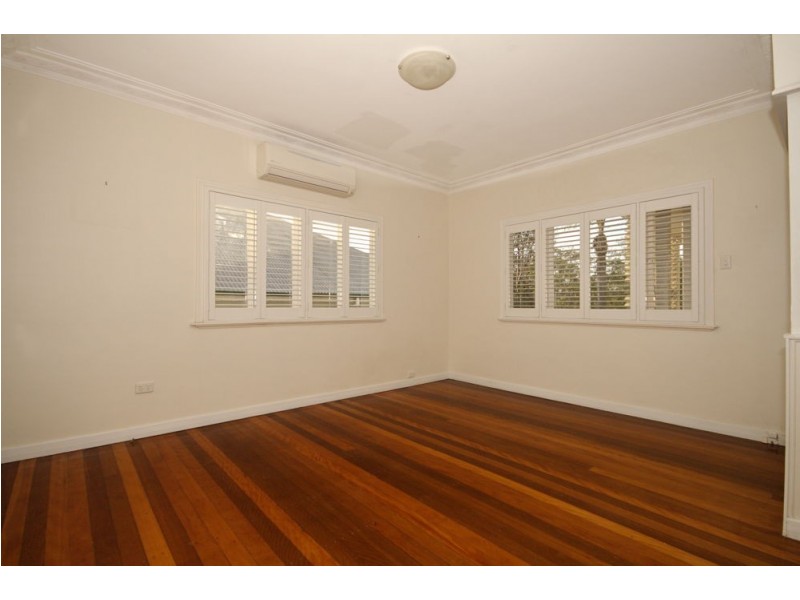 18 Chandos Street, Wynnum West QLD 4178