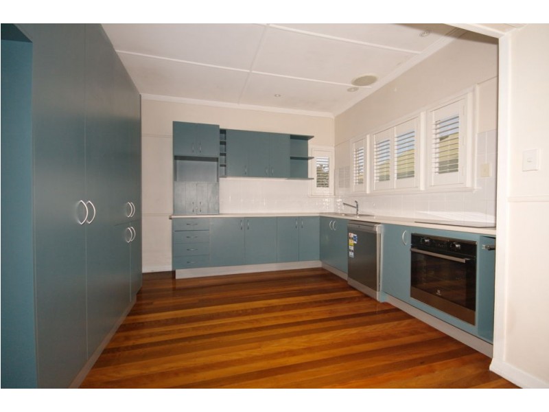 18 Chandos Street, Wynnum West QLD 4178