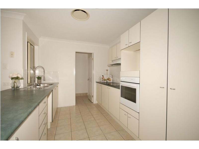 36 Samantha Street, Wynnum West QLD 4178