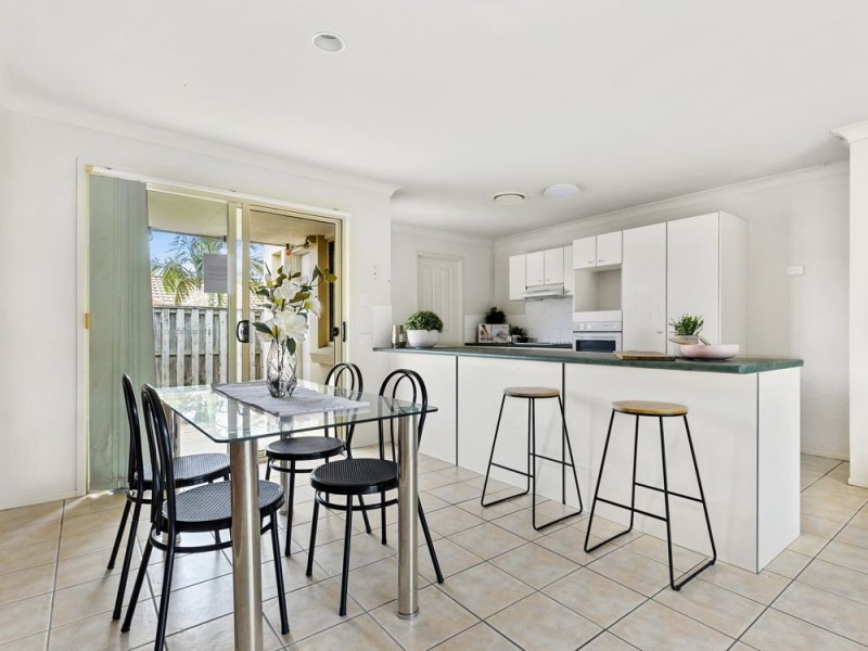 36 Samantha Street, Wynnum West QLD 4178