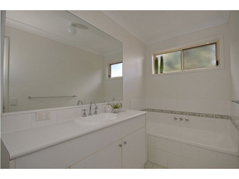 36 Samantha Street, Wynnum West QLD 4178