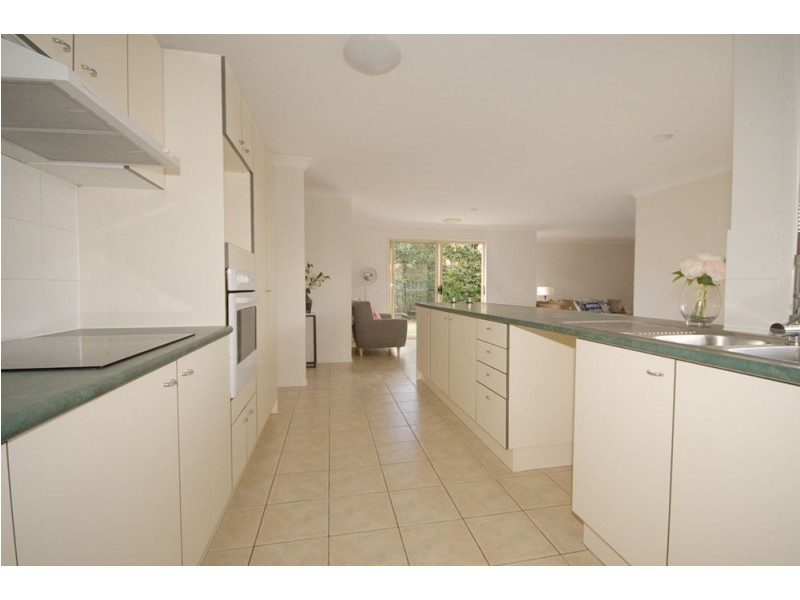 36 Samantha Street, Wynnum West QLD 4178