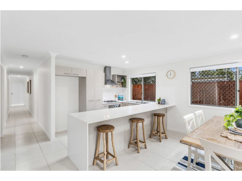 10 Sunflower Street, Wynnum QLD 4178