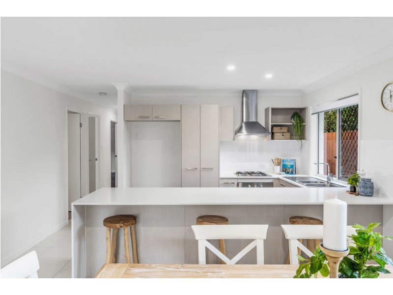 10 Sunflower Street, Wynnum QLD 4178