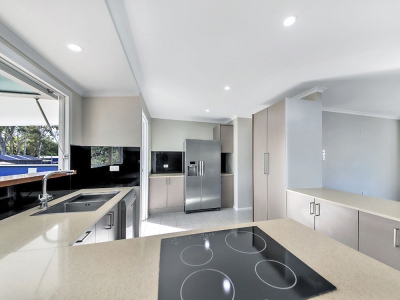 61 Sandy Camp Rd, Wynnum QLD 4178