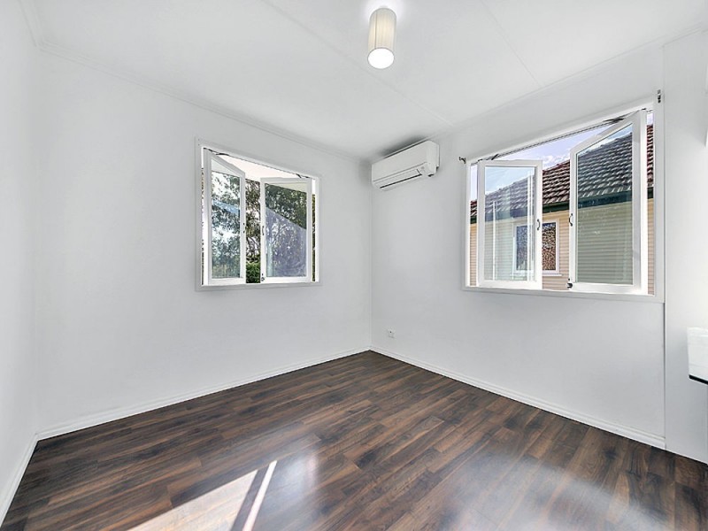 61 Sandy Camp Rd, Wynnum QLD 4178