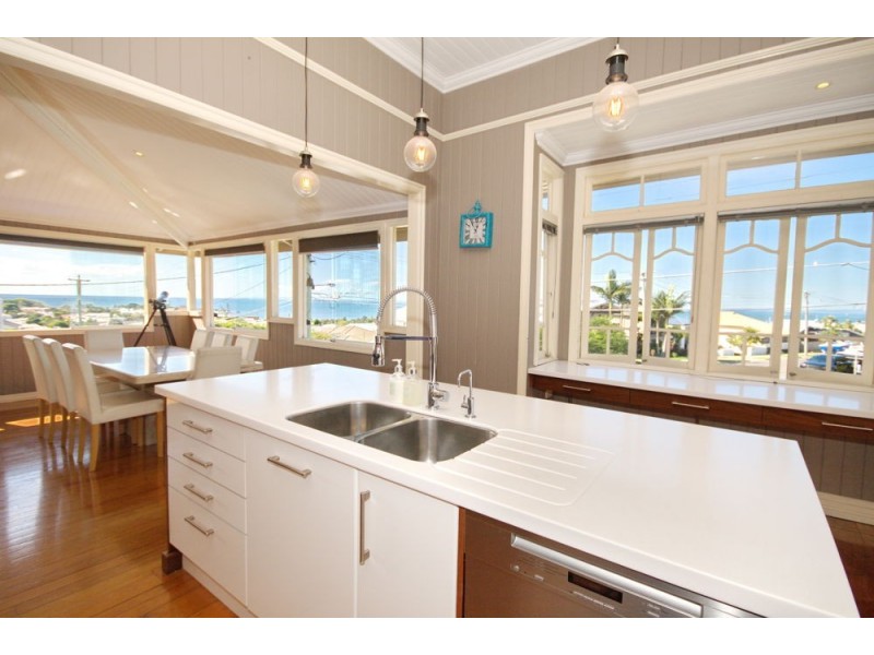 19 Arnold Street, Manly QLD 4179