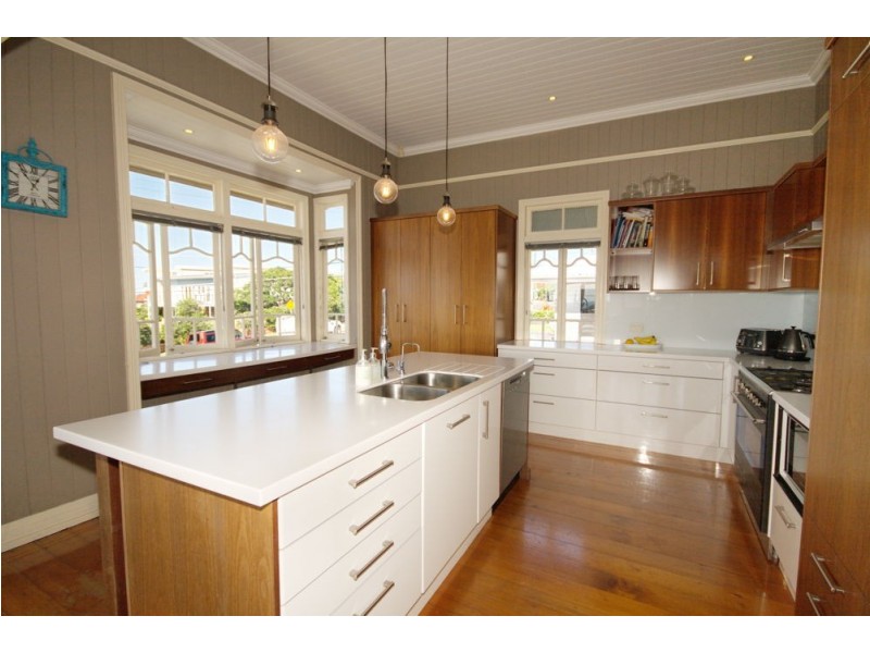 19 Arnold Street, Manly QLD 4179