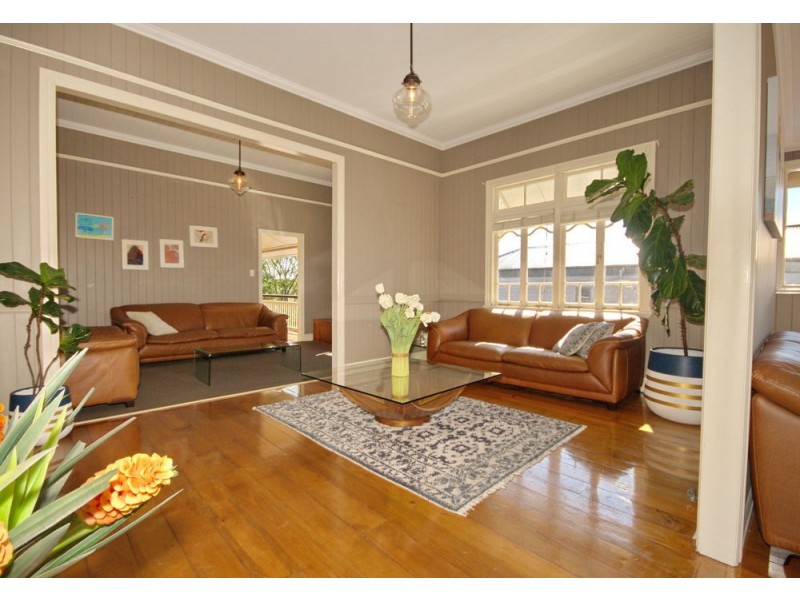 19 Arnold Street, Manly QLD 4179