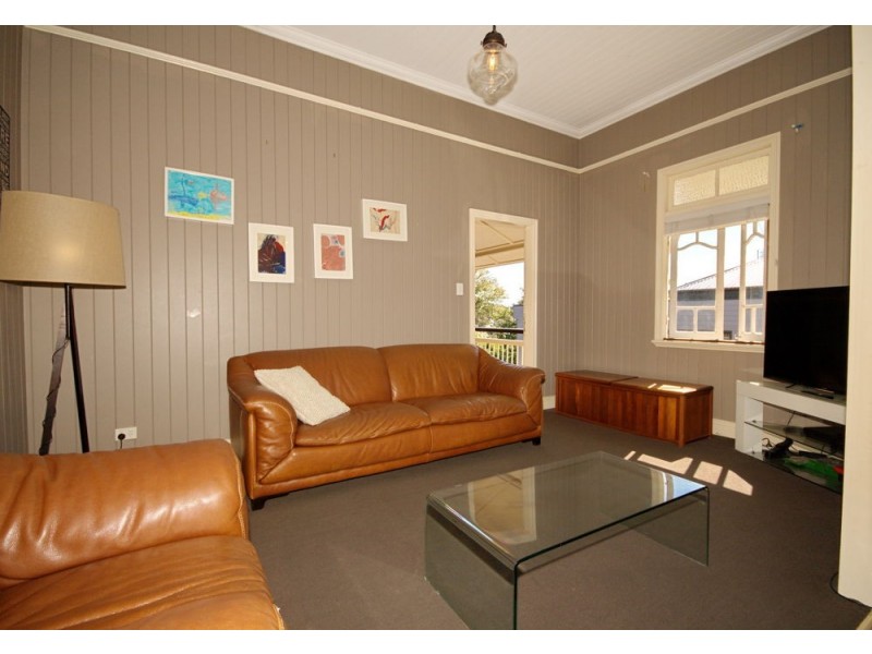 19 Arnold Street, Manly QLD 4179
