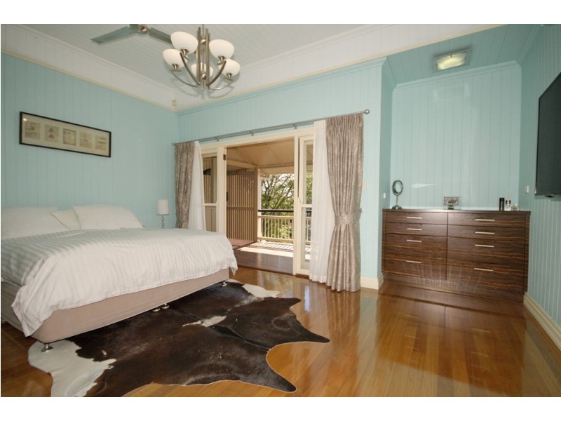 19 Arnold Street, Manly QLD 4179