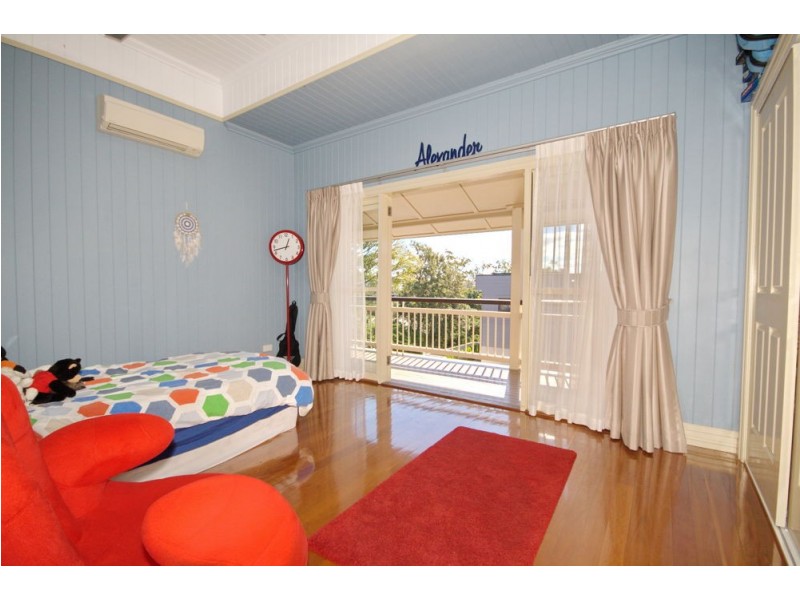 19 Arnold Street, Manly QLD 4179