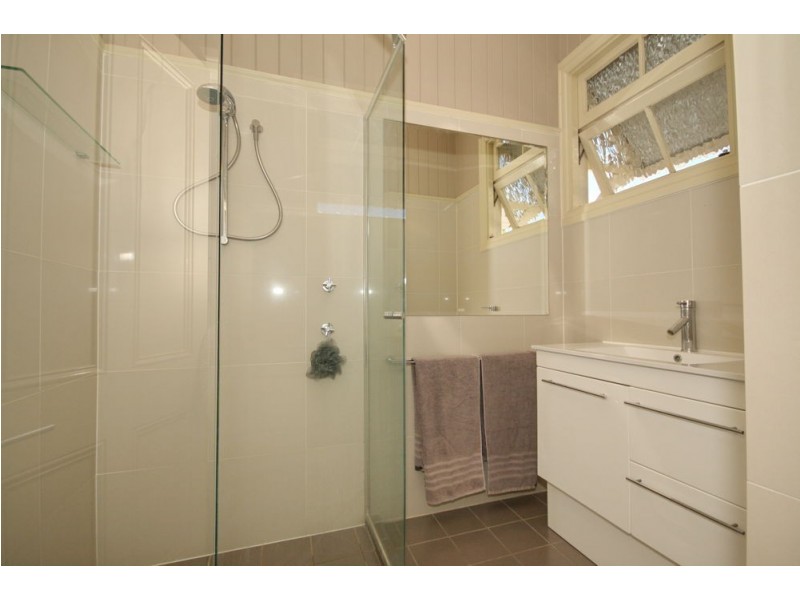 19 Arnold Street, Manly QLD 4179