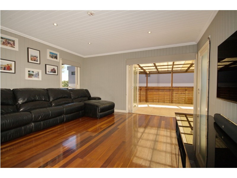 19 Arnold Street, Manly QLD 4179