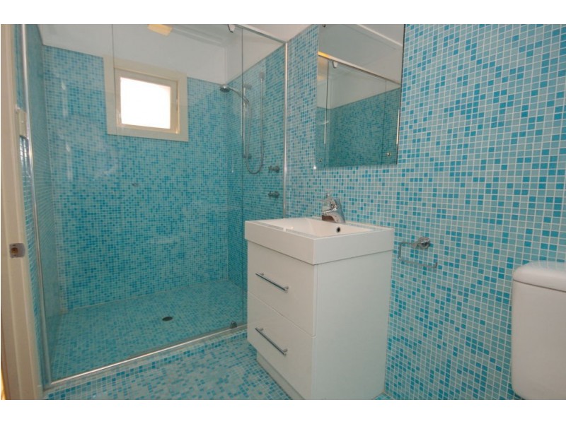 19 Arnold Street, Manly QLD 4179