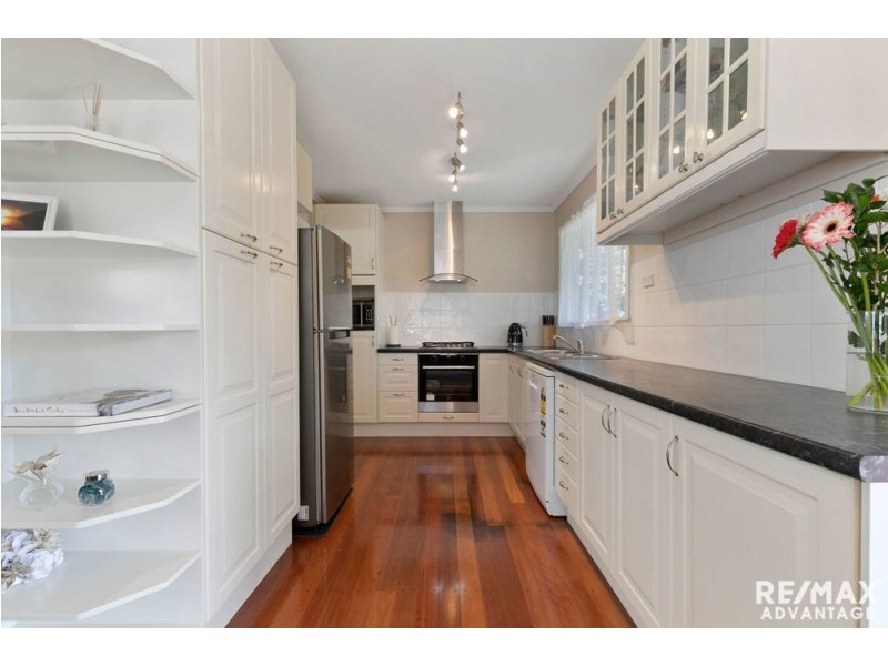 17 Heymer Street, Wynnum QLD 4178