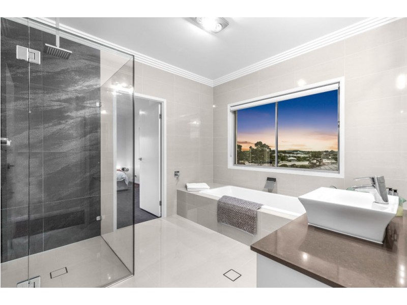 11 John Street, Manly West QLD 4179