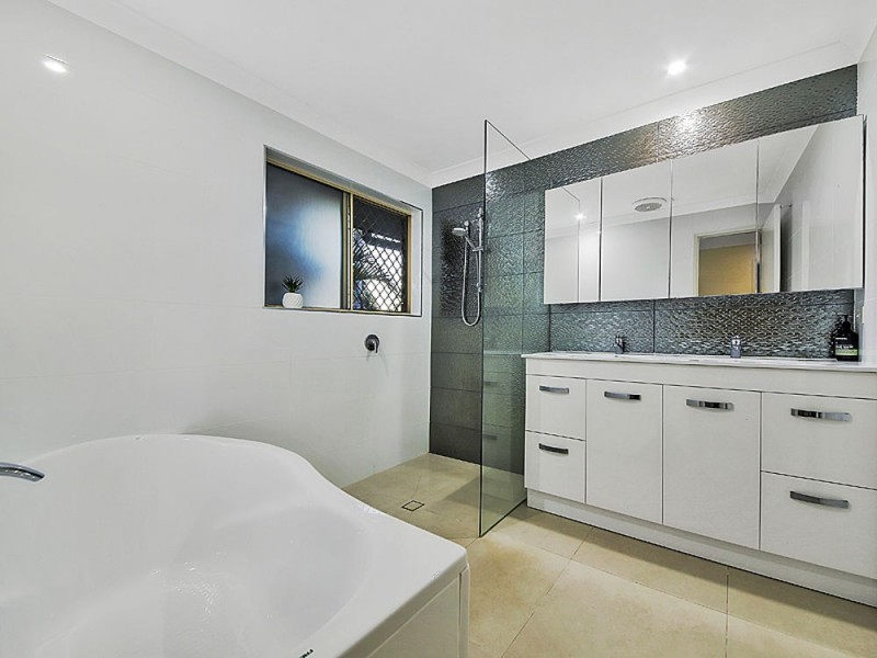 23 Teraglin Street, Manly West QLD 4179