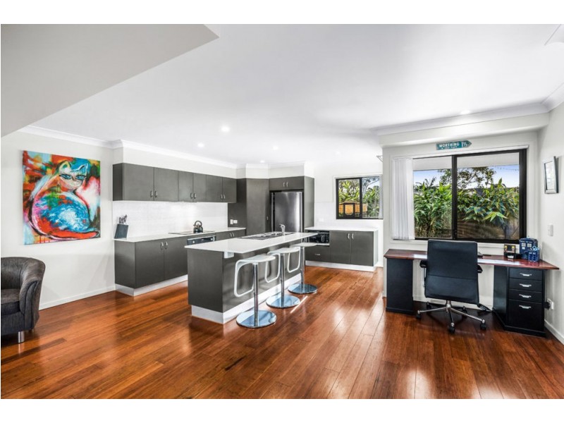 5/8 Oasis Close, Manly West QLD 4179