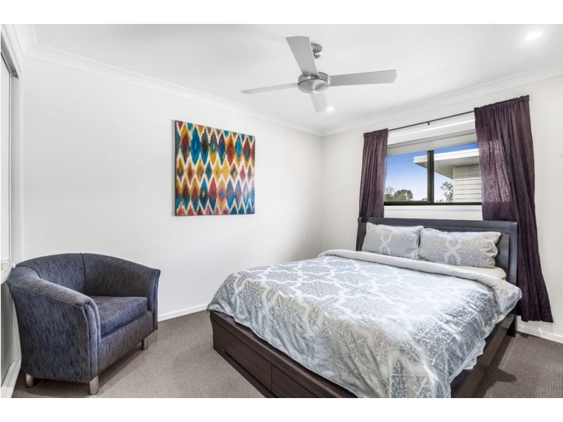 5/8 Oasis Close, Manly West QLD 4179