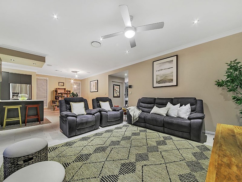 83 Feathertail Place, Wakerley QLD 4154