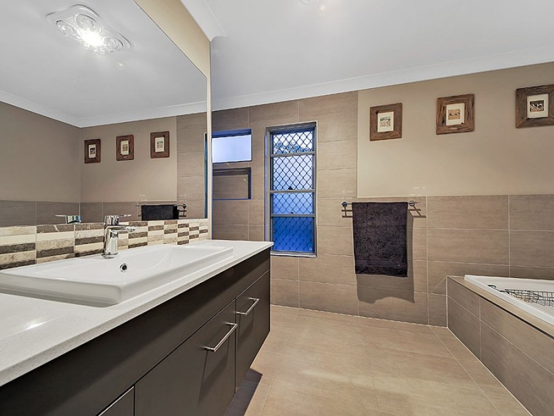 83 Feathertail Place, Wakerley QLD 4154