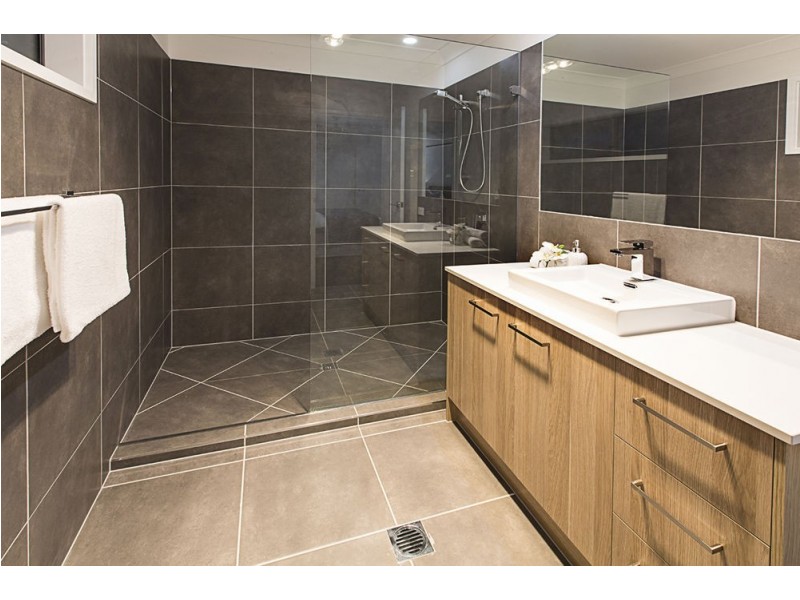 16 Joffre Street, Wynnum QLD 4178