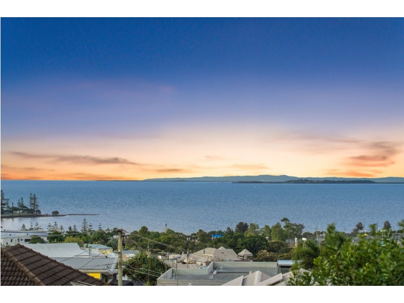 8 Oceana Terrace, Manly QLD 4179