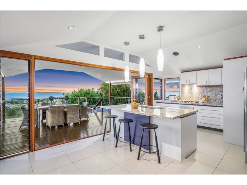 8 Oceana Terrace, Manly QLD 4179