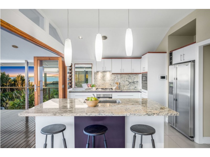 8 Oceana Terrace, Manly QLD 4179