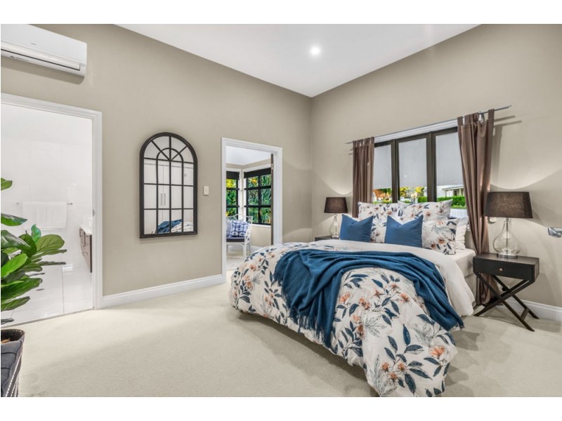 8 Oceana Terrace, Manly QLD 4179