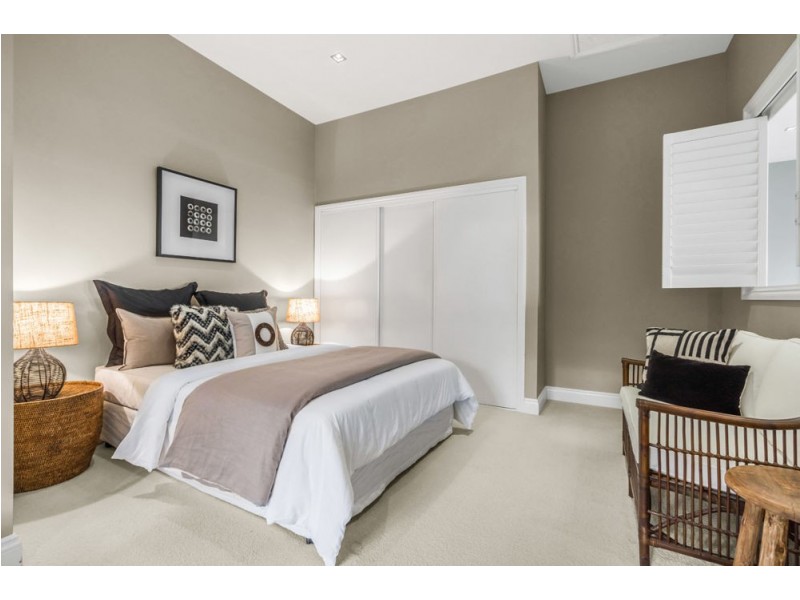 8 Oceana Terrace, Manly QLD 4179