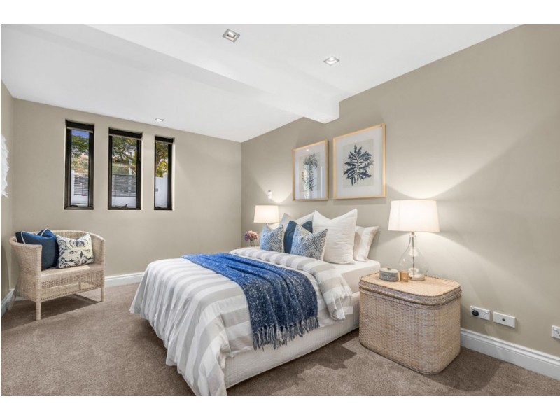 8 Oceana Terrace, Manly QLD 4179