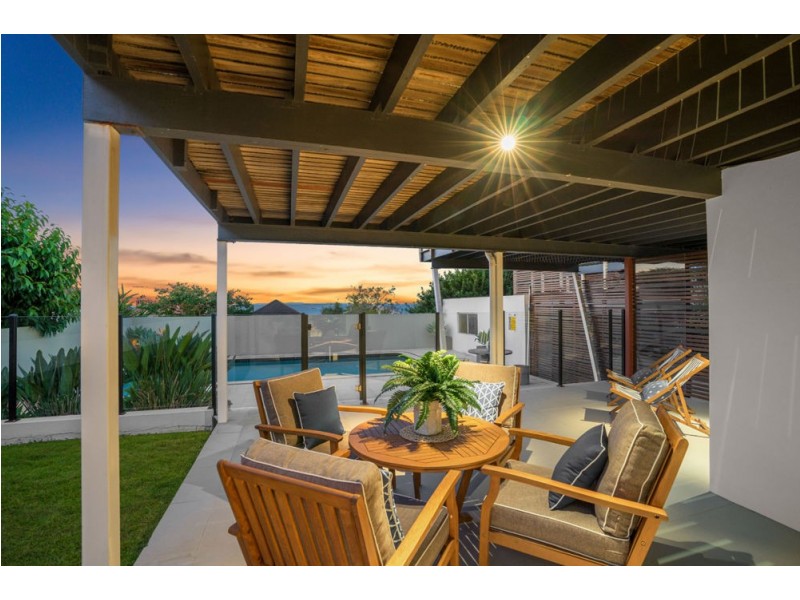 8 Oceana Terrace, Manly QLD 4179