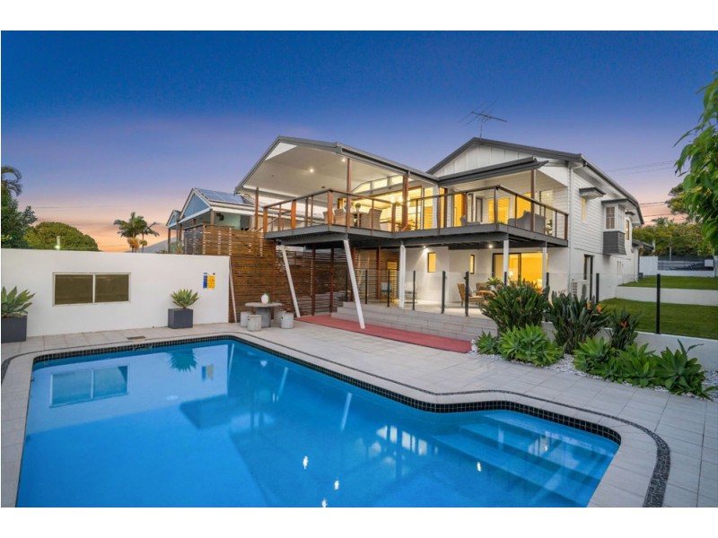 8 Oceana Terrace, Manly QLD 4179