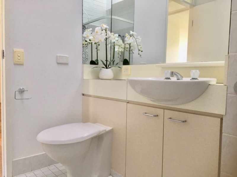 2/10 Preston Rd, Manly West QLD 4179