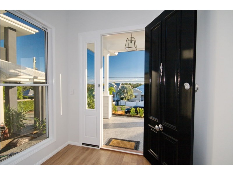 54 Barrinia Street, Manly QLD 4179