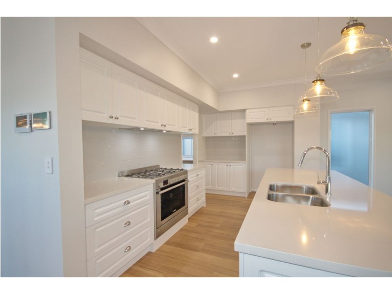 54 Barrinia Street, Manly QLD 4179