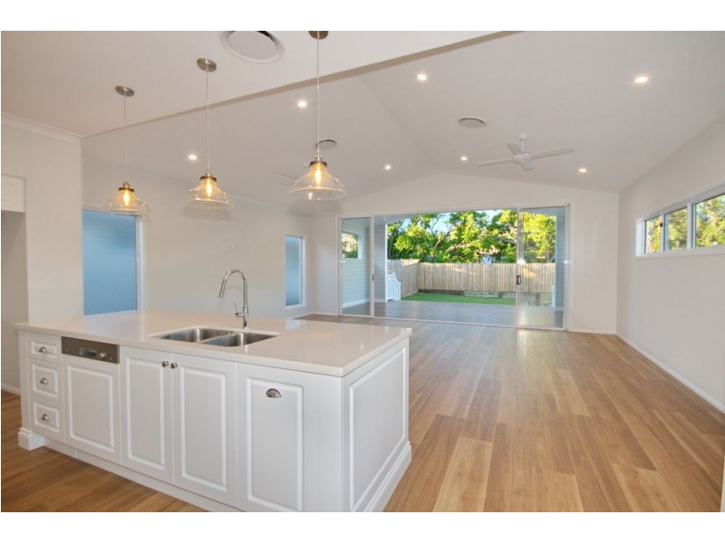 54 Barrinia Street, Manly QLD 4179