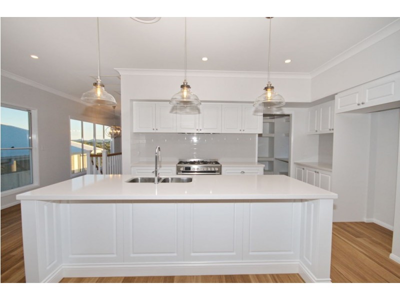 54 Barrinia Street, Manly QLD 4179