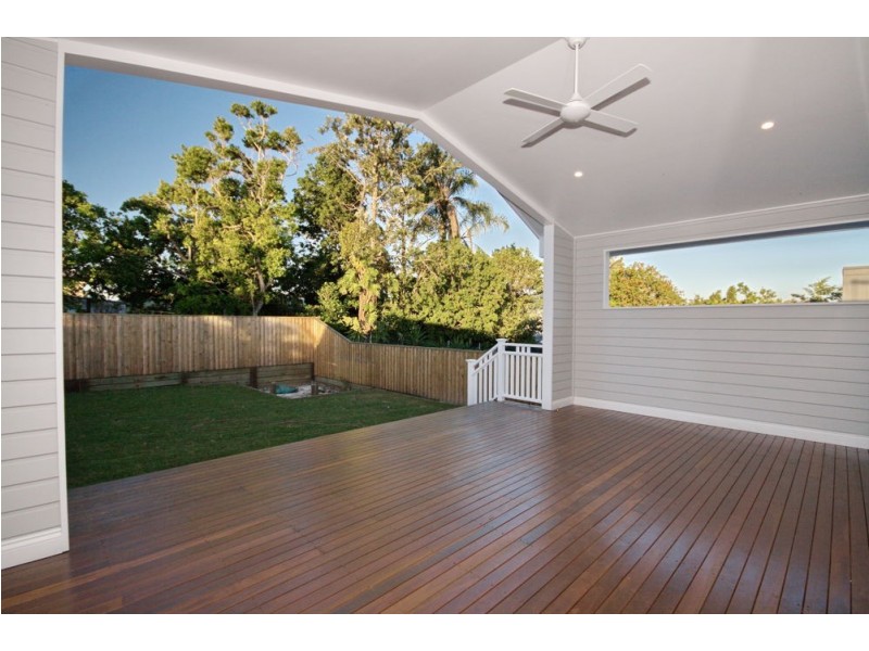 54 Barrinia Street, Manly QLD 4179